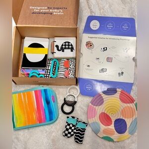 lovevery kit - Weeks 0-12  The Looker Play Kit